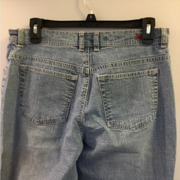Gloria Vanderbilt light wash denim size 10 short jeans
5 pocket - Picture 5 of 15